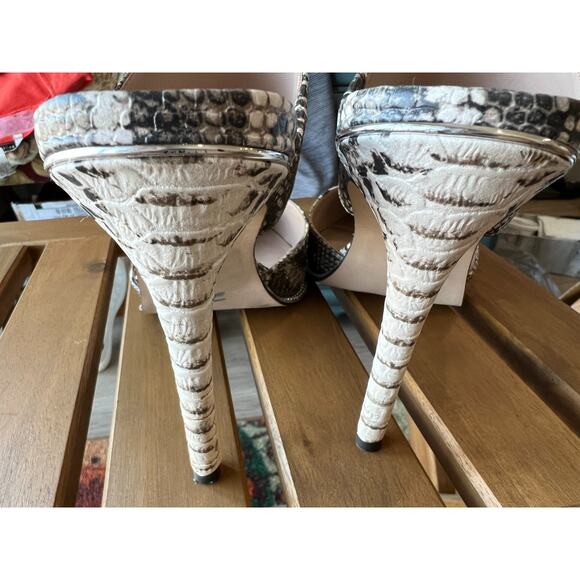 BCBG Snake print stiletto pointed toe Hilary Sandals Size-10 B,Silver accent - Picture 8 of 10